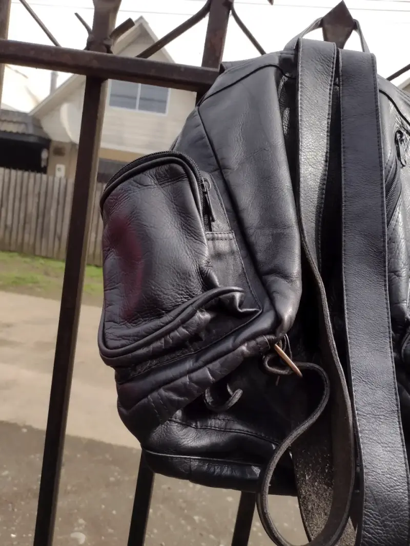 Mochila de cuero negra con bolsillos - 6