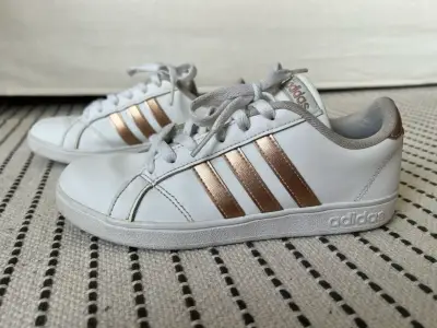 Zapatilla Adidas grand court dama talla 36 - miniatura 1