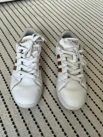 Zapatilla Adidas grand court dama talla 36 - miniatura 5