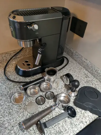 Cafetera espresso DeLonghi Dedica con accesorios - miniatura 3