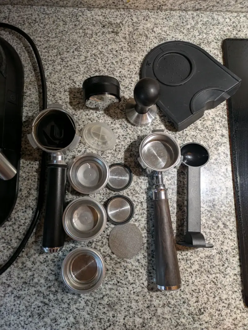 Cafetera espresso DeLonghi Dedica con accesorios - 4