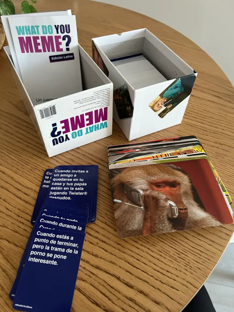 Juego de mesa What Do You Meme? Edición Latina - 4