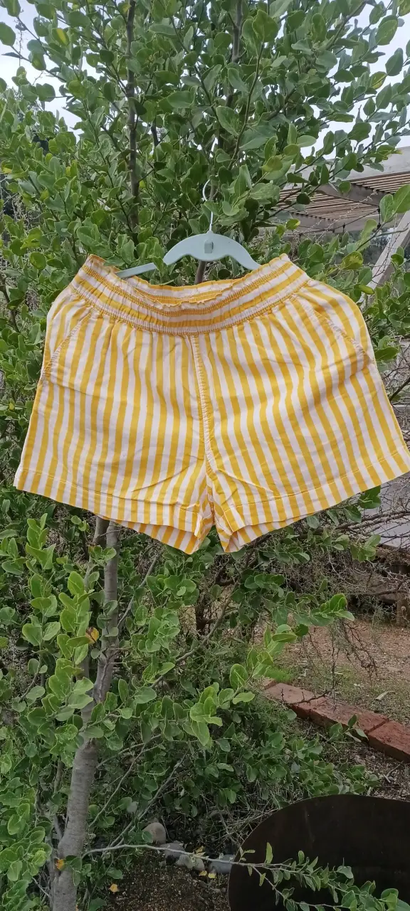 Shorts rayados amarillos H&M para mujer - 1