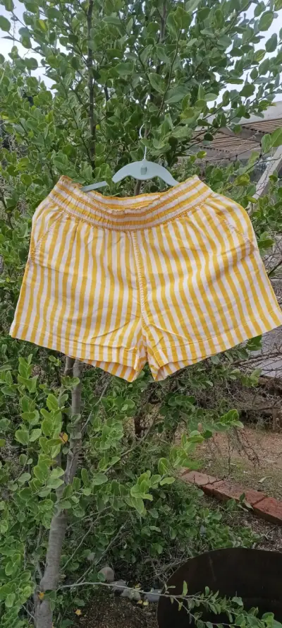 Shorts rayados amarillos H&M para mujer - miniatura 1