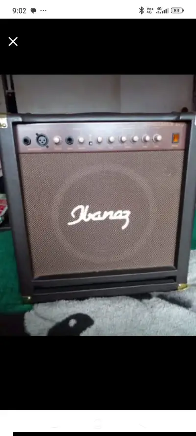 Guitarra electroacústica Ibanez negra con amplificador - miniatura 4