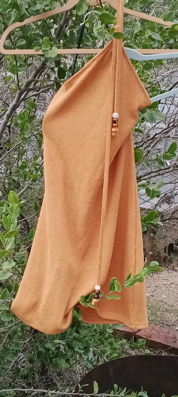 Vestido sin mangas color naranja con detalles de - 2