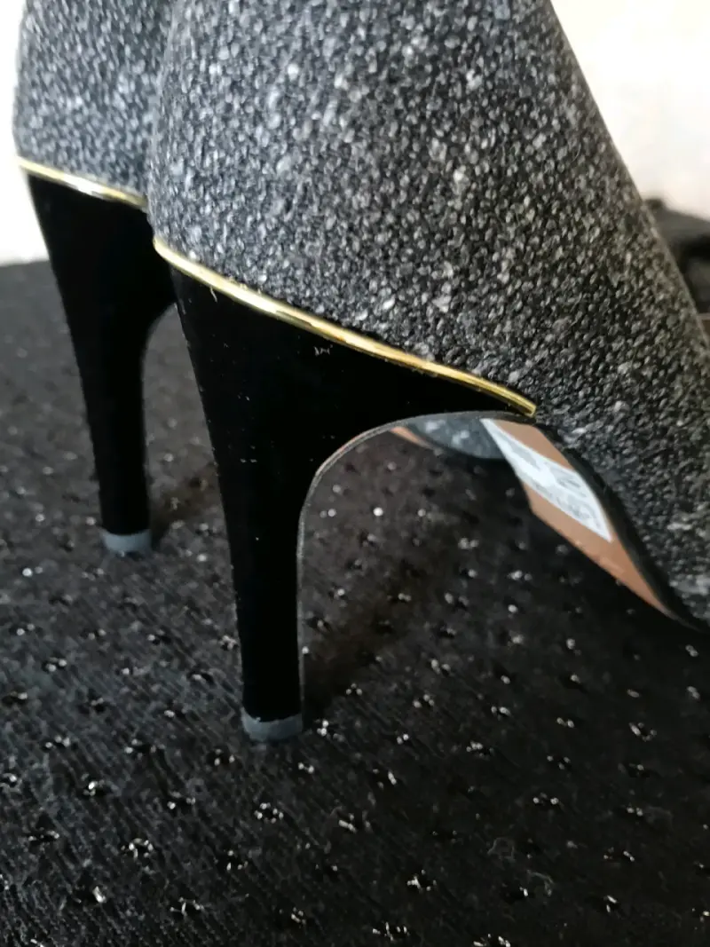 Zapatos de tacón Clarks negros con detalle brillante - 4