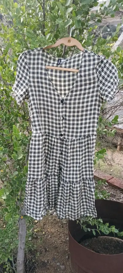 Vestido a cuadros H&M con botones - miniatura 3