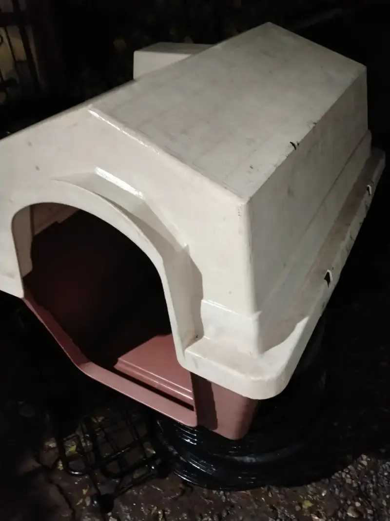 Casa para perro de plástico resistente - 1