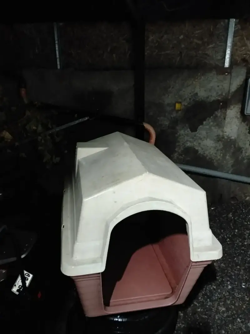 Casa para perro de plástico resistente - 2