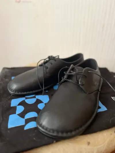 Zapatos de cuero negro para hombre - miniatura 1