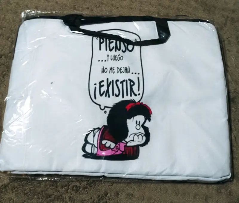 Bolso de notebook Mafalda con diseño divertido