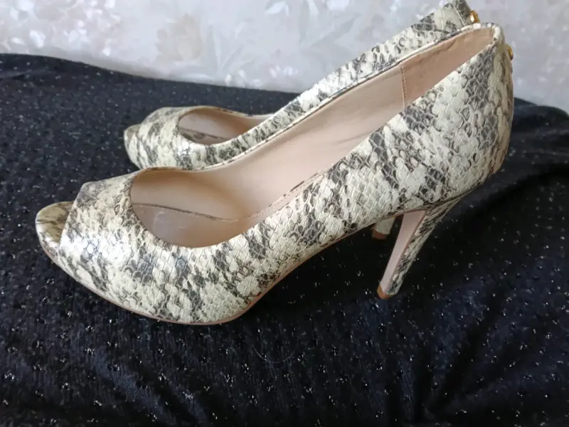 Zapatos de Tacón Abierto Estilo Serpiente - 2