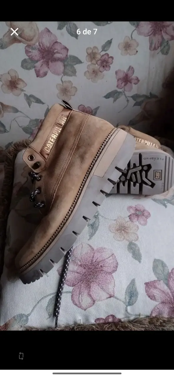 Botas Caterpillar de cuero beige para hombre - 1