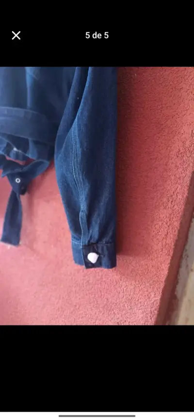 Chaqueta de mezclilla azul con cinturón - miniatura 3