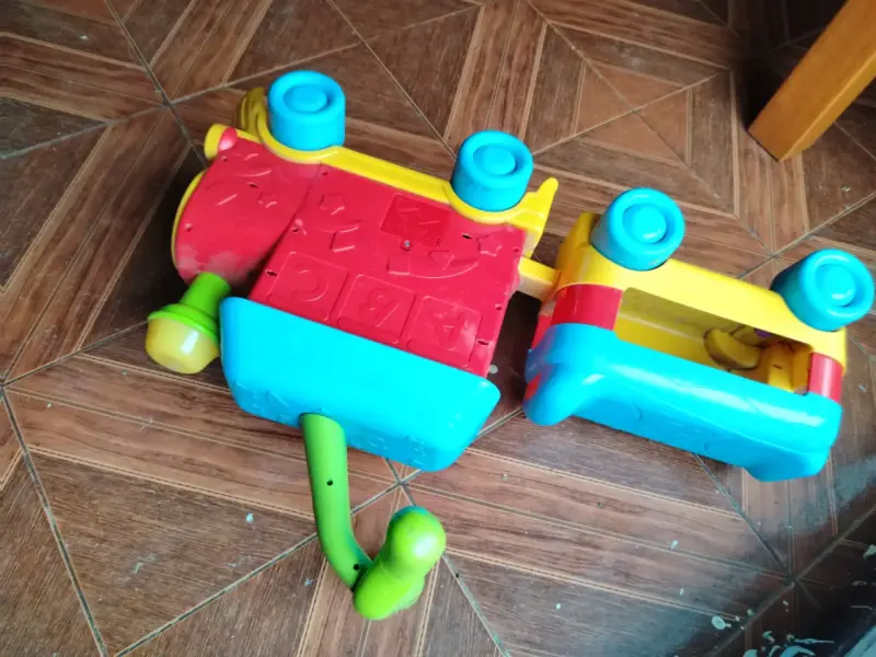 Tren de juguete para niños con actividades - 2