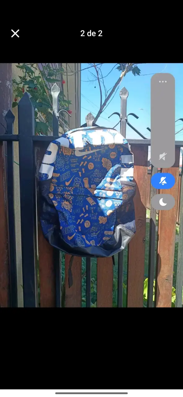 Mochila Nike azul con diseño gráfico
