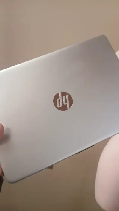 Laptop HP 14 con Intel Core i5 y pantalla HD - miniatura 4