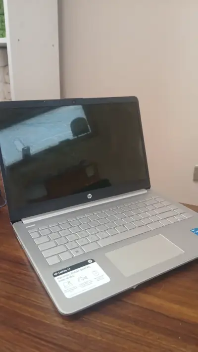 Laptop HP 14 con Intel Core i5 y pantalla HD - miniatura 6