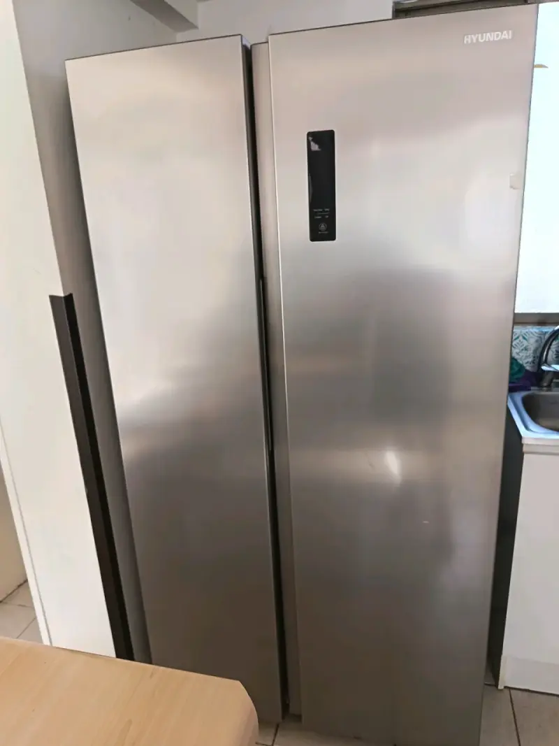Refrigerador Side by Side Hyundai en acero inoxidable - 1