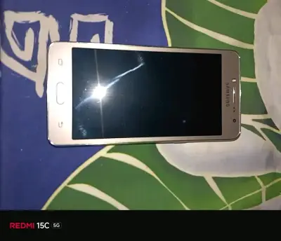 Smartphone Samsung Galaxy J5 en buen estado - miniatura 1