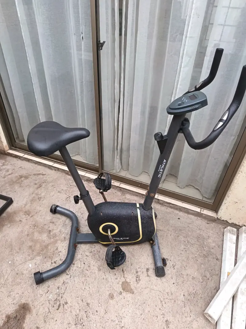 Bicicleta estática Athletic para ejercicio en casa - 1