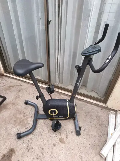 Bicicleta estática Athletic para ejercicio en casa - miniatura 1