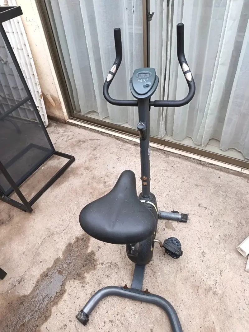 Bicicleta estática Athletic para ejercicio en casa - 2