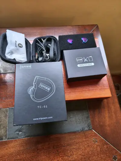 Auriculares In-Ear Tripowin TC-01 con Estuche - miniatura 1