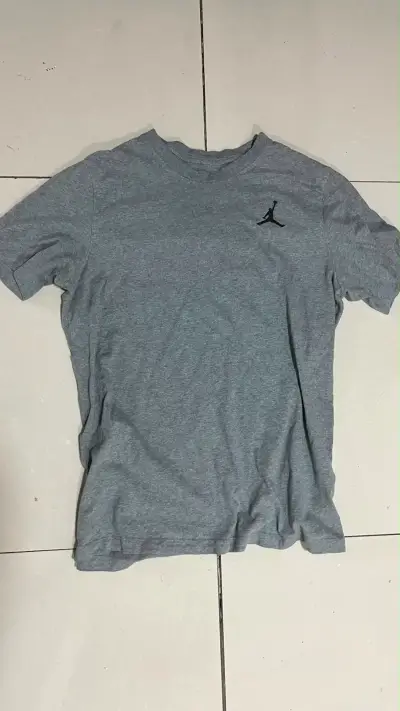 Polera gris Jordan para hombre - miniatura 1
