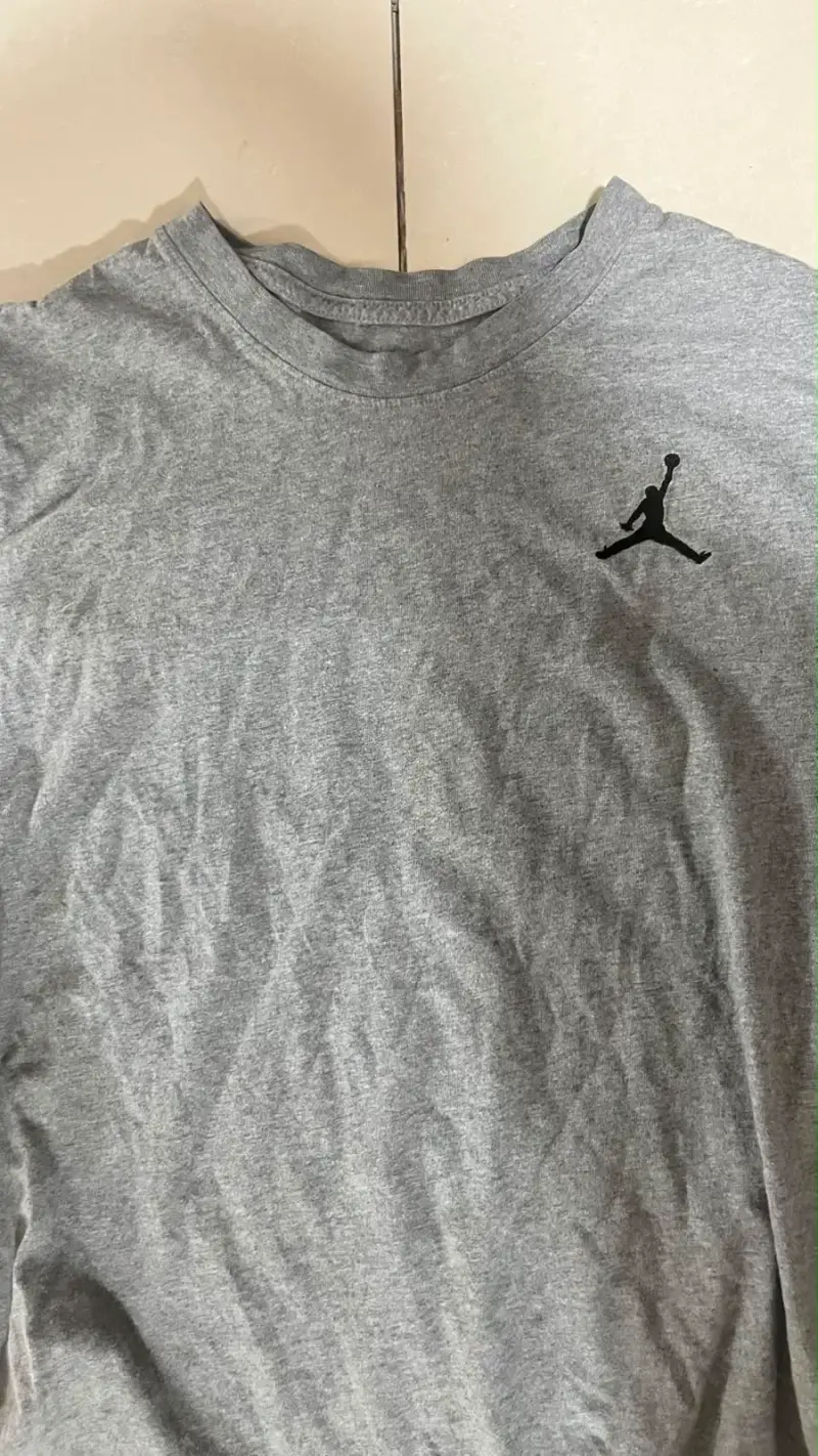 Polera gris Jordan para hombre - 2