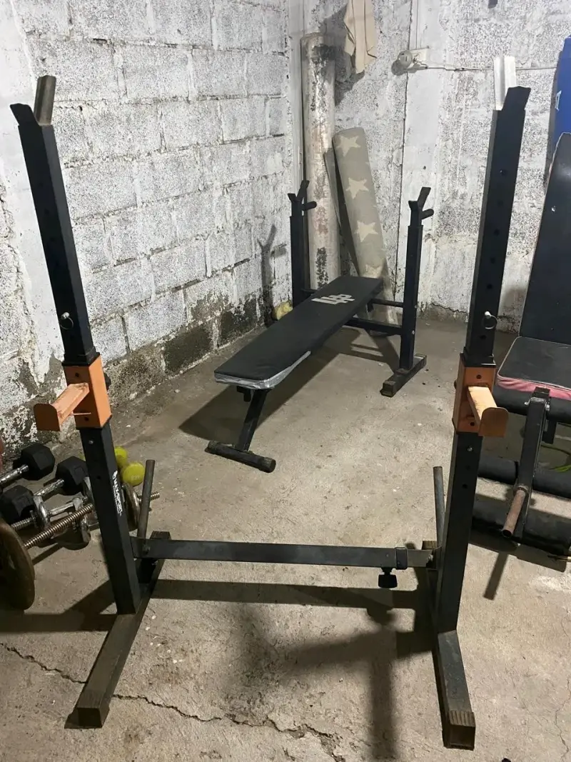 Banco de pesas con soporte ajustable