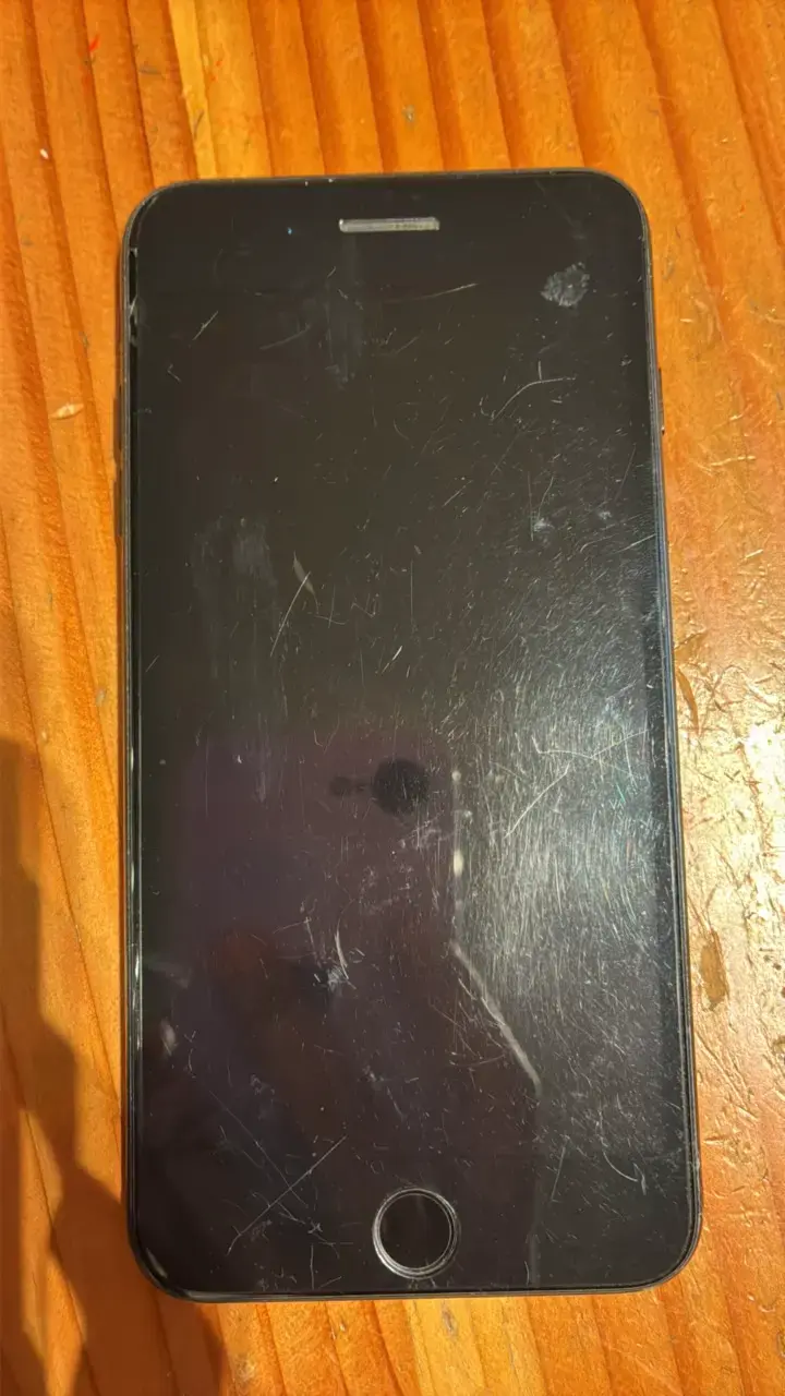 iPhone 7 Plus en buen estado - 1