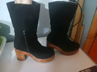 Botas negras de plataforma con tacón alto - miniatura 1