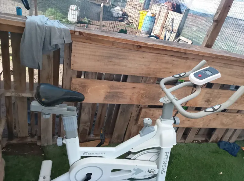 Bicicleta estática Centurfit para ejercicio en casa - 1