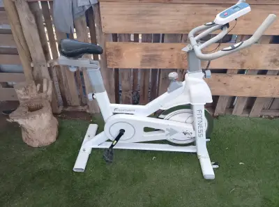 Bicicleta estática Centurfit para ejercicio en casa - miniatura 2