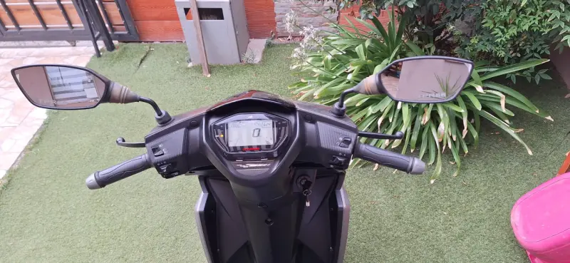 Scooter TVS NTORQ 125cc en buen estado - 1
