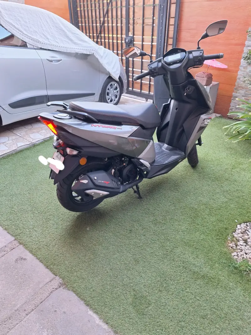 Scooter TVS NTORQ 125cc en buen estado - 4