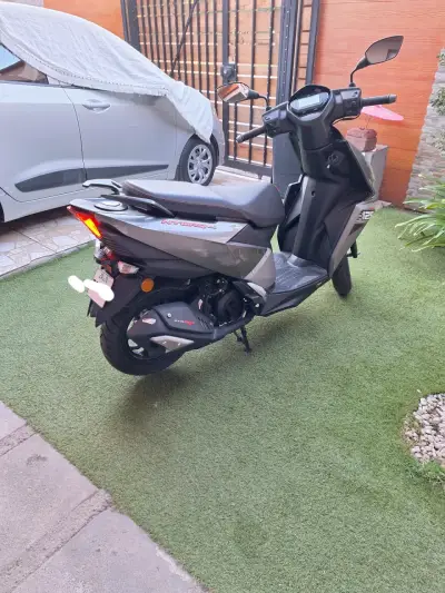 Scooter TVS NTORQ 125cc en buen estado - miniatura 4