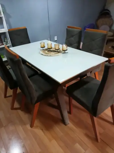 Juego de comedor con mesa blanca y 6 sillas - miniatura 3