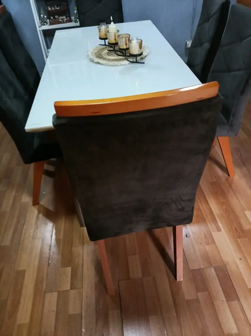 Juego de comedor con mesa blanca y 6 sillas - 6