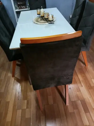 Juego de comedor con mesa blanca y 6 sillas - miniatura 6