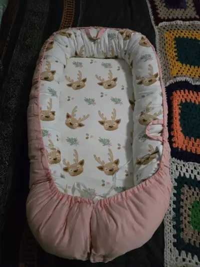 Cuna nido para bebé con diseño de ciervos - miniatura 1