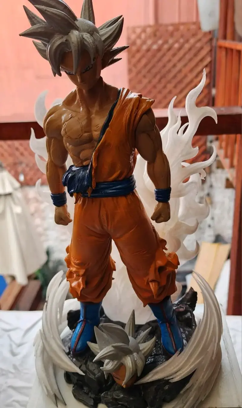 Figura de acción Goku Super Saiyan con base