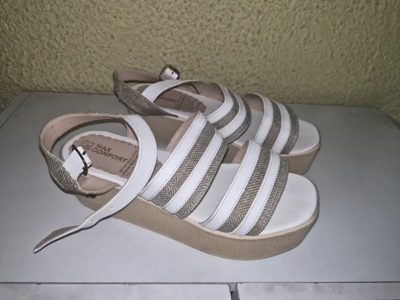 Sandalias plataforma Max Confort blancas y beige - 1
