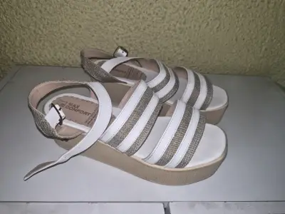 Sandalias plataforma Max Confort blancas y beige - miniatura 1