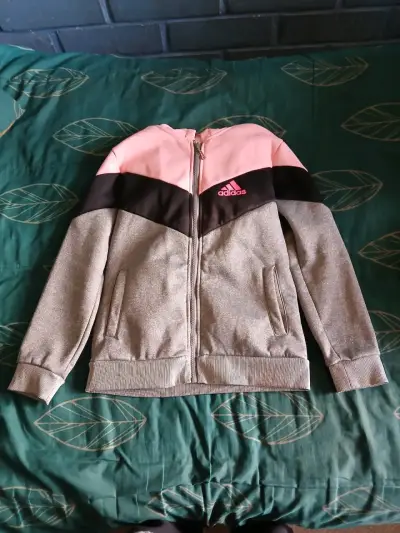 Polerón gris y rosado con capucha - miniatura 1