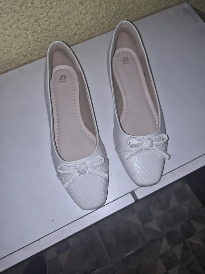 Bailarinas blancas con lazo decorativo - 2