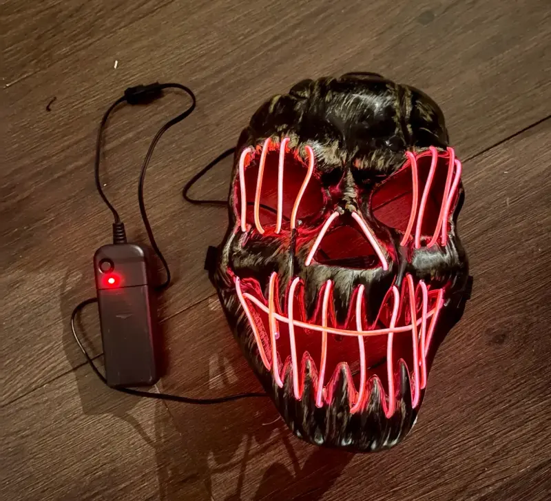 Máscara LED de Halloween con luces rojas - 1