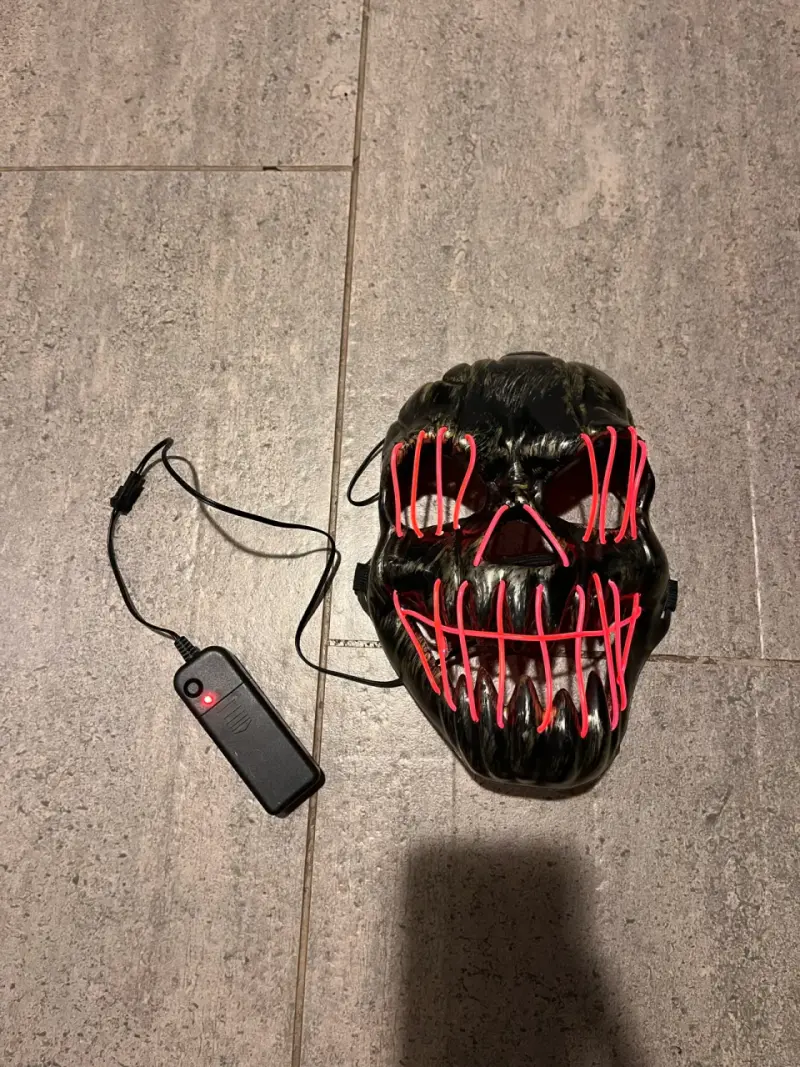 Máscara LED de Halloween con luces rojas - 2